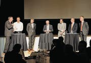 Die SVP-Parteispitze mit Unternehmern im Casino Herisau: Jean-François Rime Nationalrat (SVP) und Präsident SGW, Adrian Künzli, Präsident Gewerbeverband AR, Adrian Amstutz, Nationalrat (SVP), Köbi Frei, Finanzdirektor AR, Uriel Inauen, Geschäftsführer VC 999, Thomas Hediger, Geschäftsführer Hänseler AG, Andreas Schmidheini, Geschäftsführer Varioprint AG. (Bild: mge)