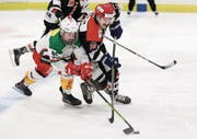 Die Playoff-Serie zwischen Wil und Frauenfeld ist auf dem Eis umstritten, daneben gehässig. (Bild: MARIO GACCIOLI)