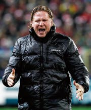 Hamburg-Trainer Markus Gisdol steht mit seinem Team vor schwierigen Spielen. (Bild: Ronald Wittek/EPA)