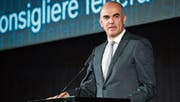 Alain Berset bei der Verleihung des Literaturpreises 2017 in Bern. (Bild: Anthony Anex/Keystone)