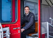 Markus Walser (45) ist der Retter der Seilbahn Palfries (Bild: SRF/Pascal Mora)