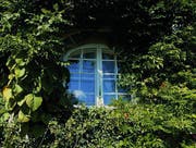 Das Fenster von Mia Hesses Zimmer im Haus in Gaienhofen. (Bild: Urs Oskar Keller)