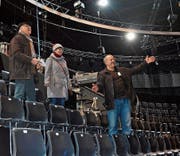 Geschäftsführer Marcel Wick zeigt den Besuchern Ursula und Anton Brändli «seine» Bodensee-Arena. (Bilder: Desirée Müller)