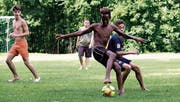 Natu Girmay erobert sich in der Badi den Ball – und am Ende auch den Pokal. (Bild: Andreas Taverner)