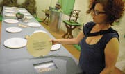 Kuratorin Christelle Wick hat im Toggenburger Museum eine äusserst informative Ausstellung zur Hungersnot 1816 geschaffen. (Bild: Michael Hug)