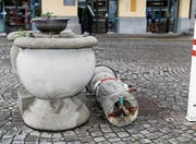 Zerstörter Brunnen beim Hafenbahnhof: Ein Zeuge hat die Freveltat beobachtet, ein Tatverdächtiger wurde einvernommen. (Bild: Rudolf Hirtl)
