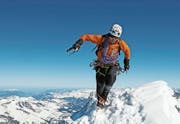Ueli Steck am 13. Februar 2008, als er die Eigernordwand in der Rekordzeit von 2 Stunden 47 Minuten durchstieg. (Bild: Robert Bösch/Keystone)