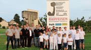 Das OK der Schweizer Meisterschaft sowie die Sponsoren und die Nationalturnriege Neuwilen. (Bild: PD)