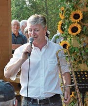 Gemeindepräsident Hans Mäder bei seiner Ansprache. (Bild: che)