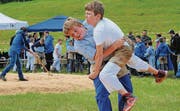 Nachwuchsschwinger in Aktion: Greifen, ziehen – und sich dagegen wehren. (Bild: pf)