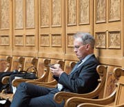 Direktor Bigler wird von einigen Mitgliedern im Stich gelassen. (Bild: Anthony Anex/Keystone (15. Dezember 2017))