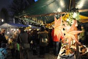 Weihnachtsmärkte ziehen jedes Jahr viele Besucherinnen und Besucher an.