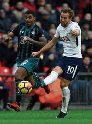 Harry Kane (rechts) im gestrigen Spiel im Wembley-Stadion gegen Southampton. (Bild: Neil Hall/EPA)