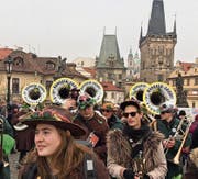 Gugge-Mitglieder bei einem Auftritt in Prag Mitte Januar. (Bild: PD)