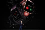 Apple-CEO Tim Cook präsentiert die neue Apple Watch. (Bild: MARCIO JOSE SANCHEZ (AP))