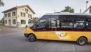 Der 922er-Bus fährt am Bahnhof Altnau los. (Bild: Reto Martin)