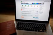 Blick auf die E-Voting Plattform des Kantons St.Gallen. (Bild: GIAN EHRENZELLER (KEYSTONE))