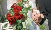 Wer wen geheiratet hat, erfahren nur noch die Obertoggenburger aus der Zeitung. (Bild: Susann Basler)