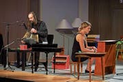 Sie spielen Chopin in der Kinderstube: die polnische Gruppe Male Instrumenty und ihr seltsames Arsenal. (Bild: Davos Festival)