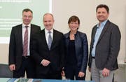 Thomas Bieger, Rektor der Universität St. Gallen, Regierungsrat Stefan Kölliker, Regierungsrätin Heidi Hanselmann und Sandro Stöckli, Vertreter des Kantonsspitals St. Gallen (von links). (Bild: Corinne Hanselmann)
