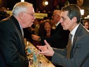 Aussenminister Ignazio Cassis mit SVP-Übervater Christoph Blocher. (Bild: Walter Bieri/ky)
