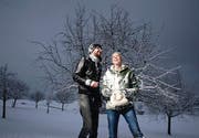 Manuel Kuster und Andrea Reinwald geniessen ihren letzten Winter in Eggersriet, bevor es in den Süden geht. (Bild: Urs Jaudas)