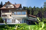 Das Haus «Sonneblick» in Walzenhausen soll nach dem Willen des Kantons als Durchgangsheim genutzt werden. Dagegen wehrte sich die Gemeinde Walzenhausen. Jetzt legt der Kanton wiederum Rekurs gegen diesen Entscheid ein. (Bild: Archiv)