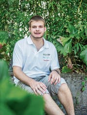 Timo Gimmi bei sich zu Hause. Der Student interessiert sich nicht nur für Geografie, sondern vor allem auch für Physik und Chemie. Sein Studium in Materialwissenschaften enthält beide Fächer. (Bild: Thi My Lien Nguyen)