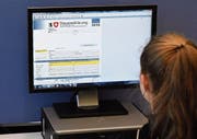 Das elektronische Einreichen der Steuererklärung ist eines der neueren Angebote, die im Rahmen der eGovernment-Strategie entstanden sind. (Bild: Archiv)