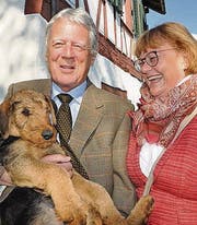 Peter und Eva Wohnlich mit Hund Attila.
