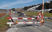 Einspurige Verkehrsführung auf der Kantonsstrasse in Unterwasser. (Bild: Heini Schwendener)