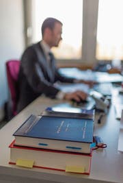 Viele neu gegründete Unternehmen sind Einmannbetriebe oder Kleinstbetriebe mit bis zu vier Arbeitsplätzen. (Bild: Gaëtan Bally/KEY)