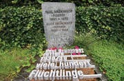 Das Grab von Paul Grüninger und seiner Gattin Alice auf dem Friedhof seiner langjährigen Wohngemeinde Au. (Bild: Ralph Ribi)