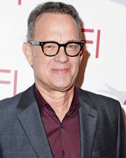 Sie werfen in ihren Erzählungen zwei unterschiedliche Blicke auf ihr Land: Tom Hanks in seinem freundlichen Début, mit Schockeffekten T. C. Boyle. (Bilder: Getty)