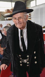 Werner Mai in seinem Zunftgewand. Seine Walz führte ihn in den 50er-Jahren nach Hüttwilen zu Heini Nüssli. (Bild: Margrith Pfister-Kübler)
