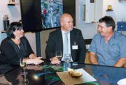Sonderschau «Erde»: René Nadig (rechts) im Gespräch mit interessierten Wiga-Besuchern. (Bild: Heidy Beyeler)