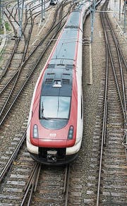 Bis 2020 bauen die SBB 1400 Stellen ab. (Bild: Peer Füglistaller)