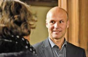 Stadtpräsident Andreas Balg im Schloss: «Bei diesem kleinen Kreis erübrigt sich eine Diskussion in Gruppen an den Tischen. (Bild: Max Eichenberger)
