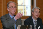 Alexander Stoffel (links) trat 1957 als Geschäftsleiter in das von seiner Familie gegründete Unternehmen Hügli Nährmittel ein. (Archivbild) (Bild: FRANCO GRECO (KEYSTONE))