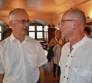 Der abgewählte Stadtrat Marcus Zunzer im Gespräch mit CVP-Präsident Roland Bosshart. (Bild: Philipp Haag)