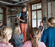 Spielerisch proben die Kinder ein Bühnenstück. (Bild: Jil Lohse)