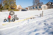 Johannes Solenthaler betreibt auf dem Bischofsberg einen Schneesicheren Kinderskilift inkl. Skischule. (Bild: Mareycke Frehner)