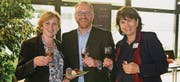 Das Organisationsteam Heidi Bernegger (Präsidentin BPW-Club und Mitgründerin «kick-off@work»), Conférencier Jake Doron und Claudia Doron (Censeo Relocation und Mitgründerin) beim Apéro (von links). (Bild: pd)