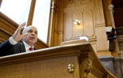 Bundesrat Ueli Maurer will Steuersenkungen mit einem Vaterschaftsurlaub salonfähig machen. (Bild: MONIKA FLUECKIGER (EQ IMAGES))