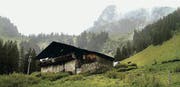 Die Alp Ramsen im Diemtigtal. Sorgt ein Naturgeist dafür, dass die Lawinen sich stets beim Haus teilen? (Bild: aus dem Film)