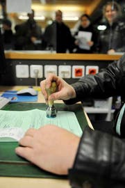 Stempel am Zoll und die Mehrwertsteuer gehört dem Schweizer Kunden. Das könnte bald neu geregelt werden. (Bild: Reto Martin)