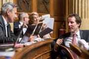 Thomas Aeschi (rechts) will Adrian Amstutz (links) als Präsident der SVP-Bundeshausfraktion beerben. (Bild: ALESSANDRO DELLA VALLE (KEYSTONE))