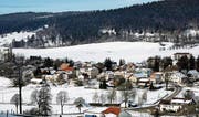 Les Verrières: 700 Einwohner, ein Bahnhof, an dem kein Zug hält – und bald ein Zentrum für problematische Asylsuchende. (Bild: Christian Pfander/Freshfocus (Les Verrières, 15. November 2016))