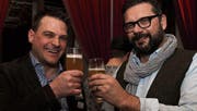 Vertreter der Stuhlfabrik Emanuel Steiner und Marcel Walker. (Bild: Patrik Kobler)