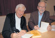 Illustrator Ernst Bänziger und Autor Peter Eggenberger haben weitere 33 Mundartgeschichten im Kurzenberger Dialekt verfasst und bebildert. (Bild: iks)